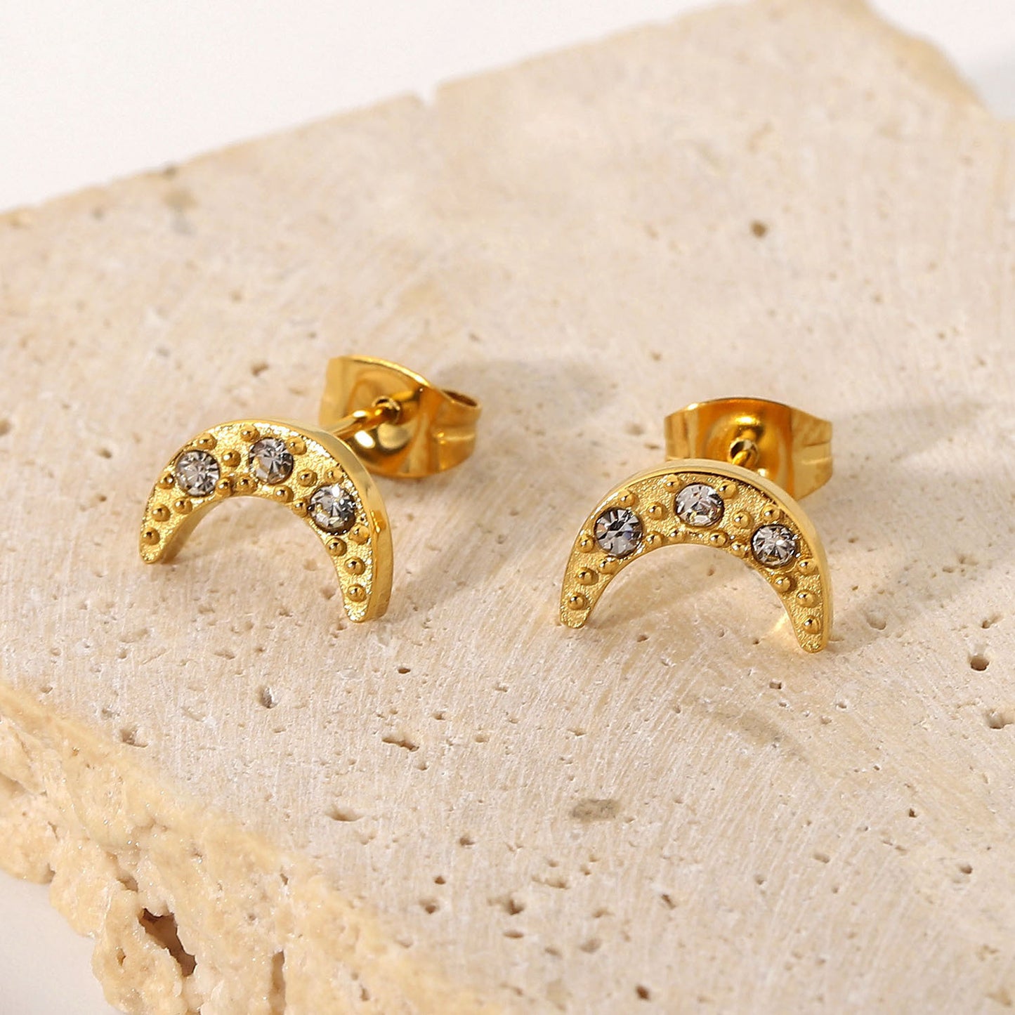 Just smile like the half moon | Stud earrings
