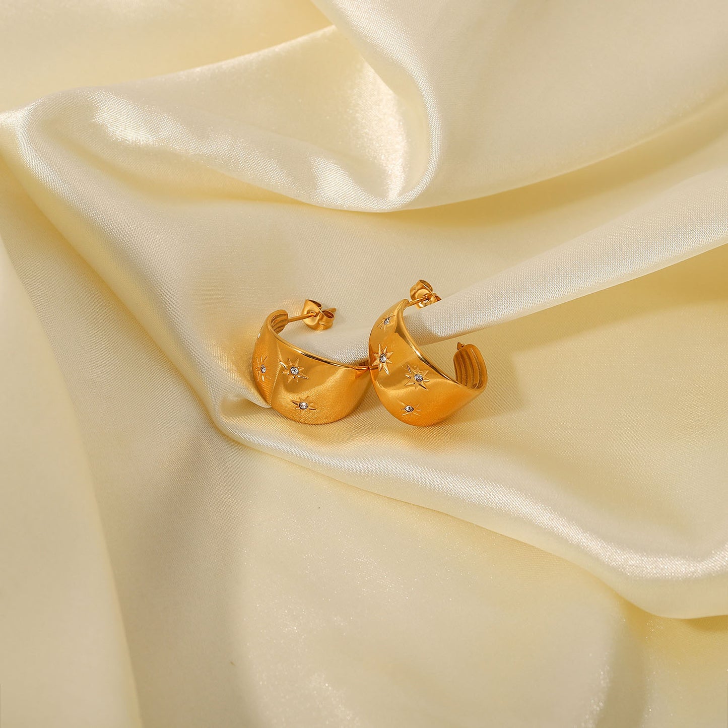 Create your own universe | stars c-shaped earrings