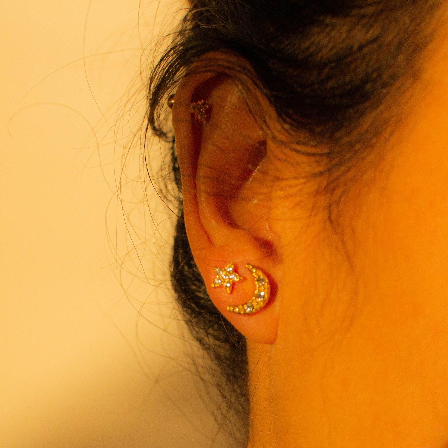 Just smile like the half moon | Stud earrings